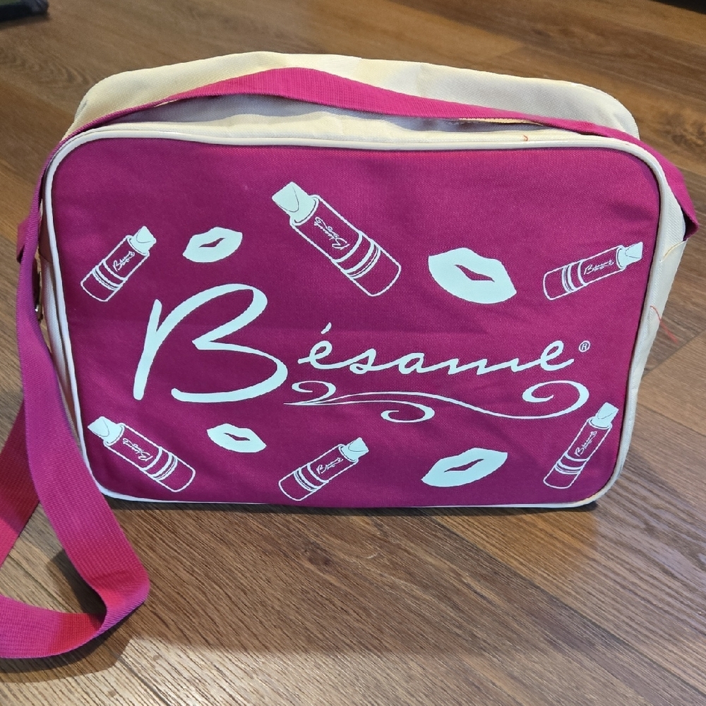 BESAME COSMETIC CASE.   #7158